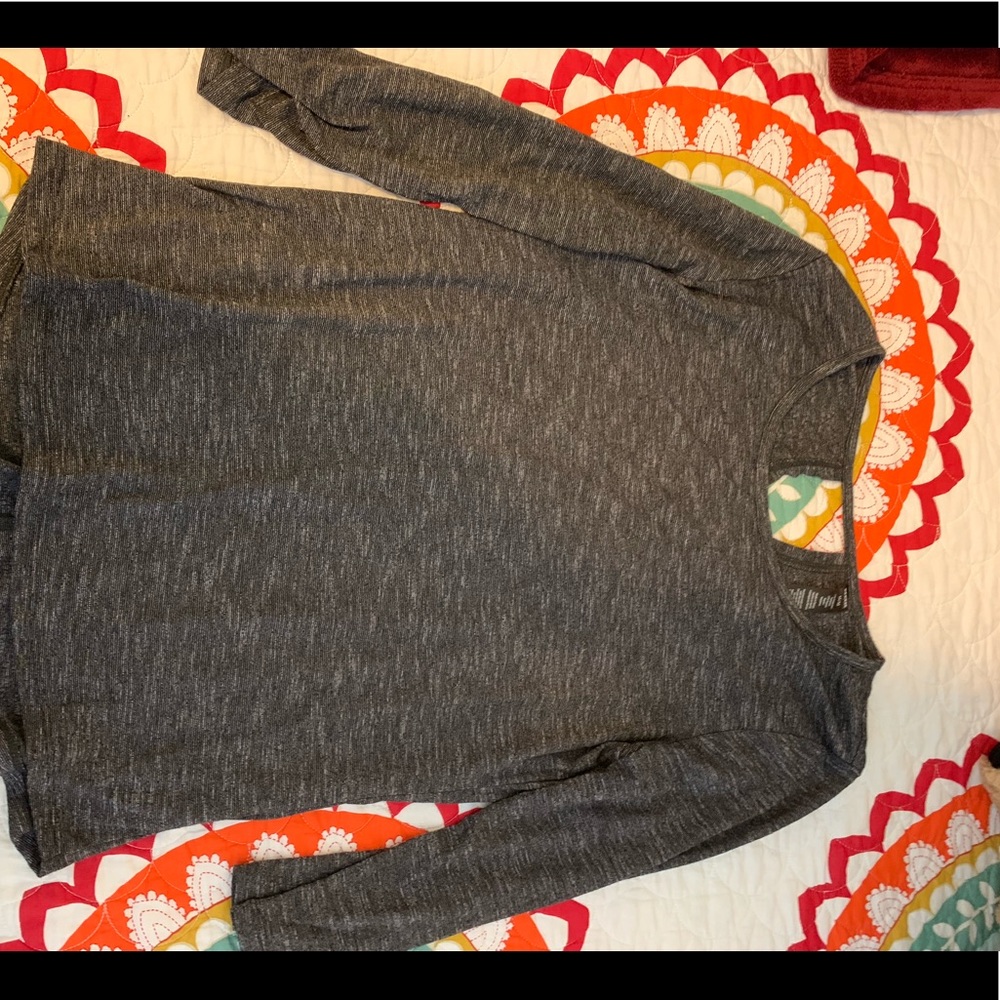 Gray medium length sleeved t shirt